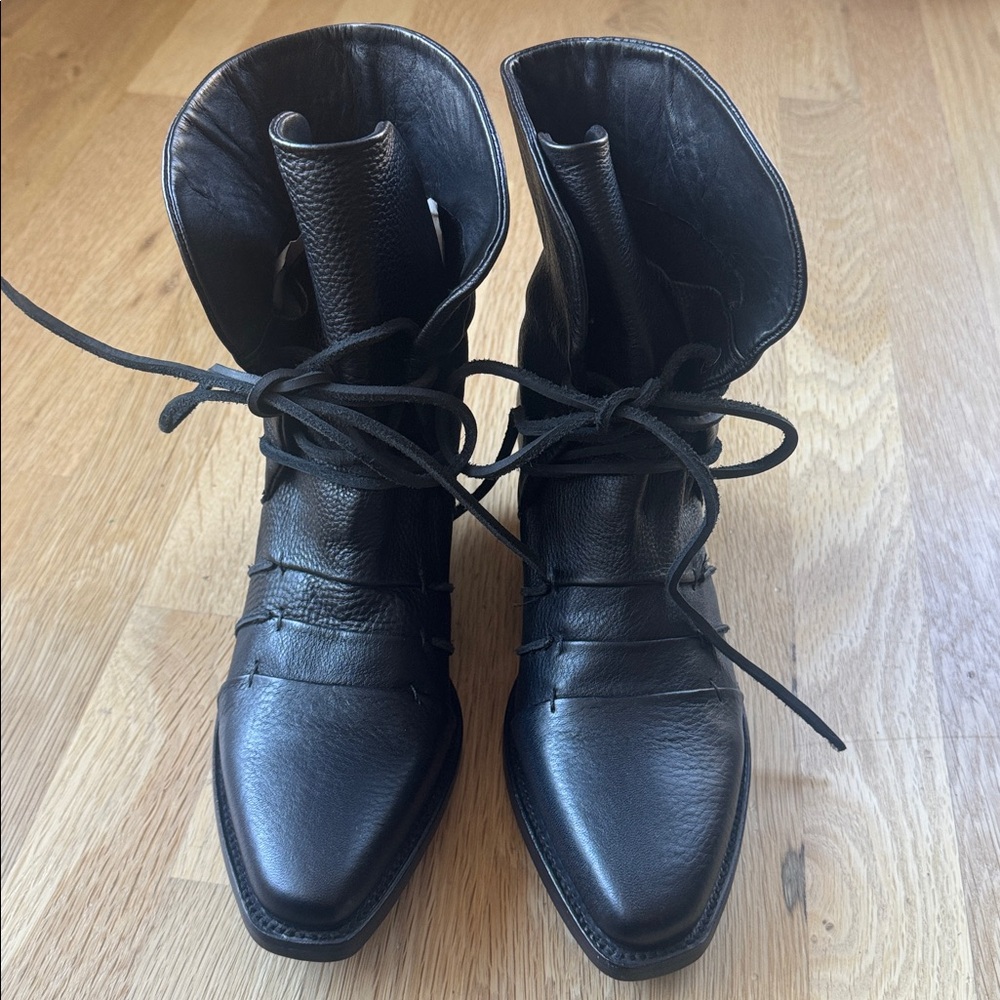 John Fluevog Black Leather Lace-Up Ankle Boots - Picture 2 of 10